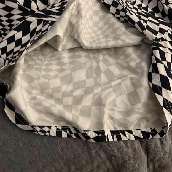 Kavu size Large black and white design - Picture 4 of 4